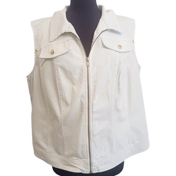 Linea by Louis Dell'Olia Plus Size White ZipUp Vest with Gold Hardware Size 1X - Picture 3 of 4